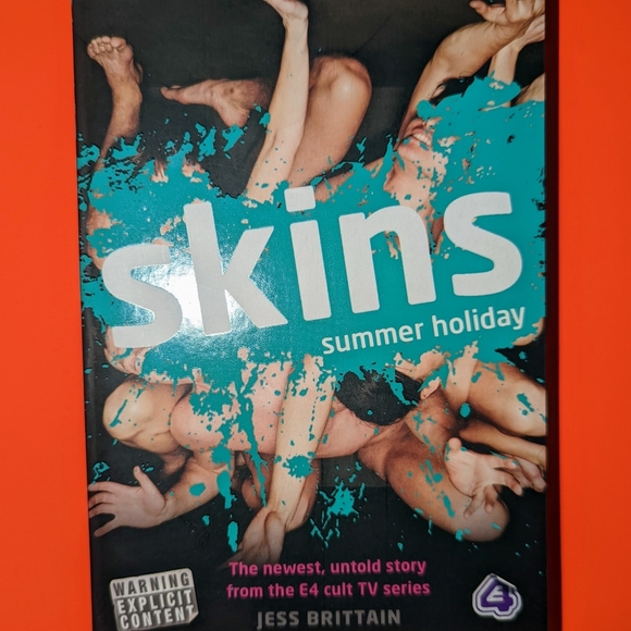 | Books | Skins | The Novel & Summer Holiday - Picture 4 of 5